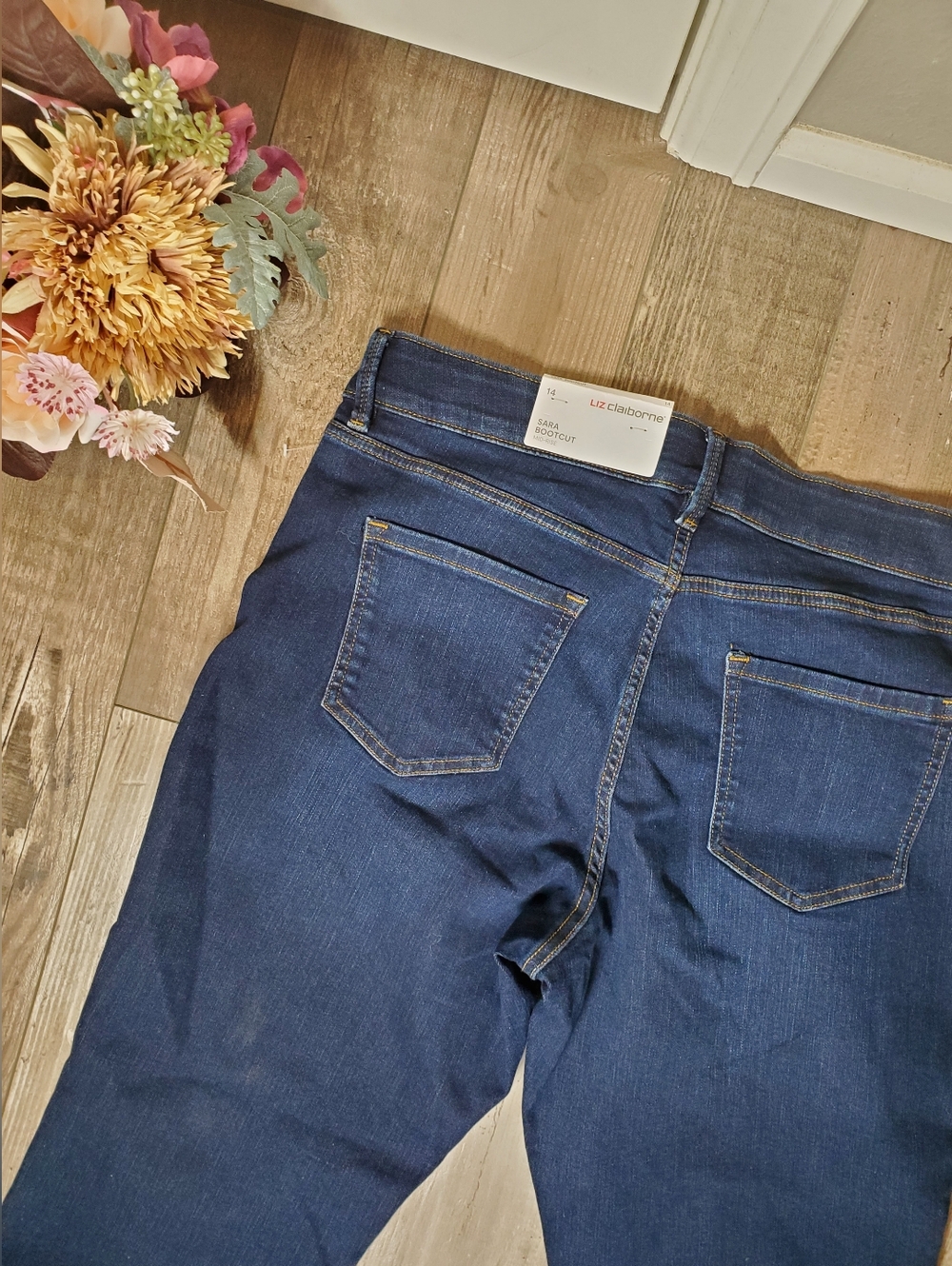 NWT Liz Claiborne Mid-Rise Sara Bootcut Dark Wash Jeans Women's Size 14 - Picture 13 of 16